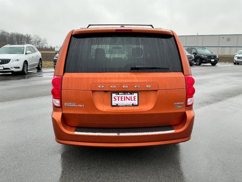 Used 2011 Dodge Grand Caravan Crew image 4