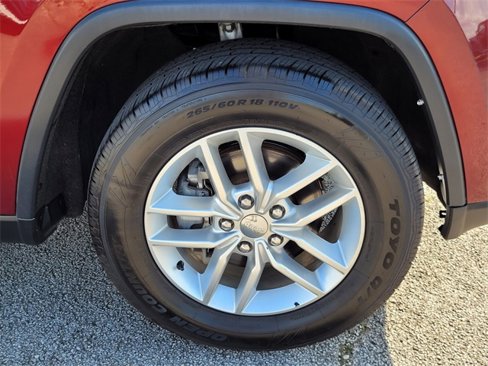 Used 2018 Jeep Grand Cherokee Laredo image 9