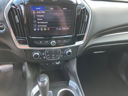 Used 2020 Chevrolet Traverse LT image 12