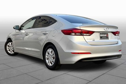 Used 2018 Hyundai Elantra SE image 11