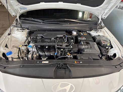 Used 2025 Hyundai Elantra SE image 45