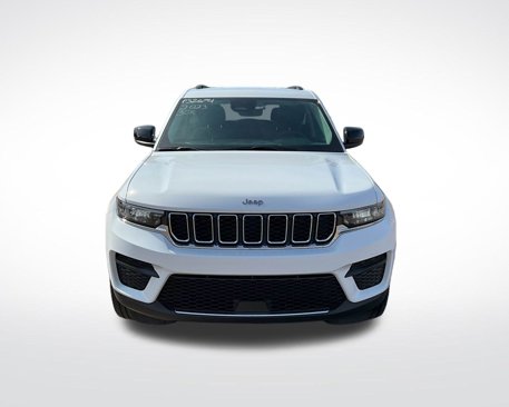 Used 2023 Jeep Grand Cherokee Laredo image 2