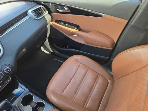 Used 2019 Kia Sorento SX image 16