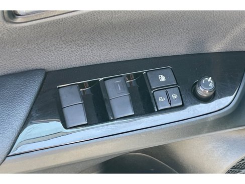 Used 2022 Toyota Prius Prime XLE image 11