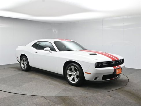Used 2015 Dodge Challenger SXT image 7