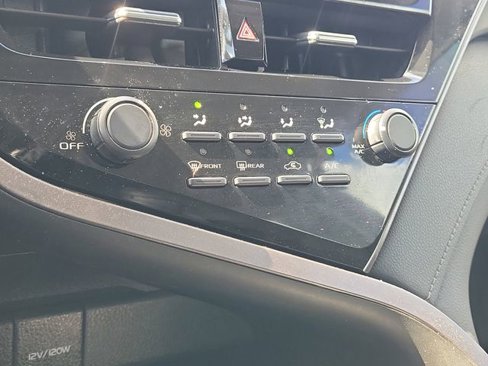 Used 2021 Toyota Camry LE image 29