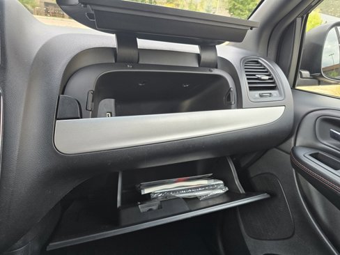 Used 2017 Dodge Grand Caravan GT image 27