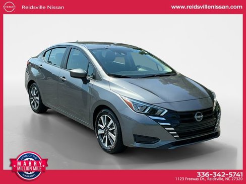 Used 2023 Nissan Versa SV image 8