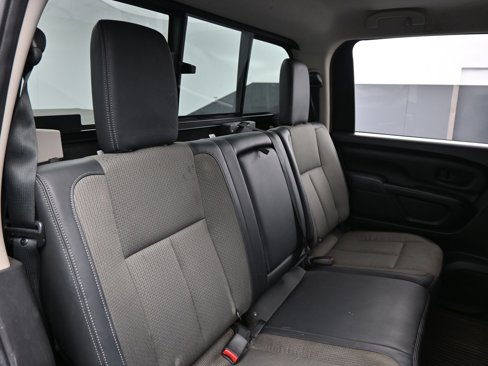 Used 2017 Nissan Titan S image 14