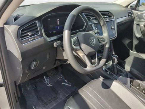 Used 2022 Volkswagen Tiguan SE image 10
