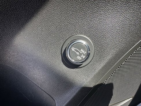 Used 2023 Buick Envision Essence image 23