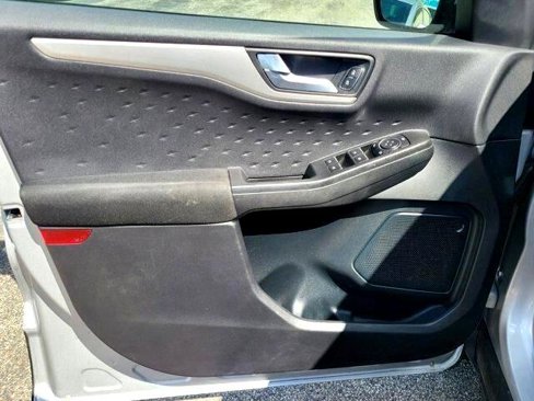Used 2020 Ford Escape SE image 15