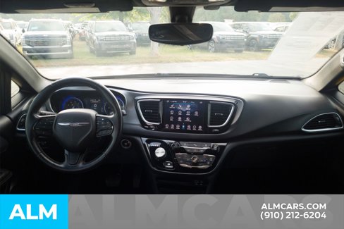 Used 2018 Chrysler Pacifica Touring-L w/ Premium Audio Group image 22