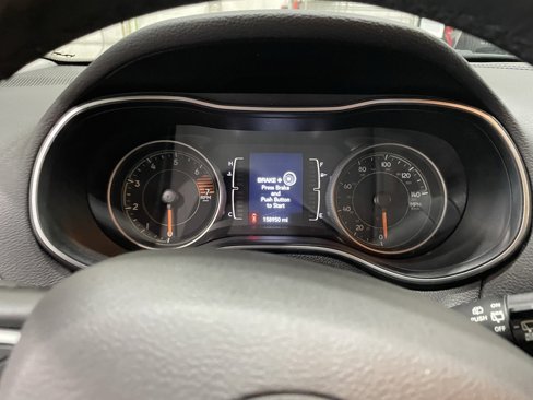 Used 2019 Jeep Cherokee Latitude Plus w/ Cold Weather Group image 9