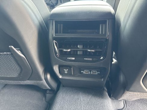 Used 2023 Jeep Grand Cherokee Altitude image 24