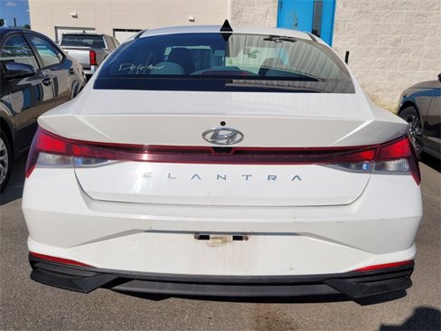 Used 2023 Hyundai Elantra SEL image 3