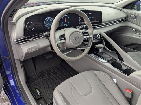 Used 2023 Hyundai Elantra SEL w/ Convenience Package image 17