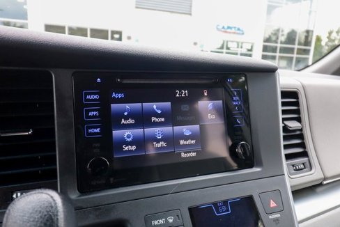 Used 2015 Toyota Sienna LE image 58