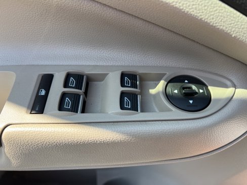 Used 2017 Ford Escape SE w/ Equipment Group 201A image 17