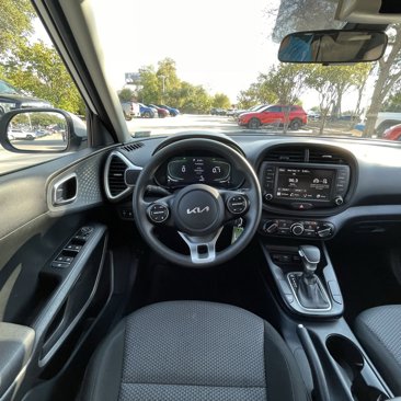 Used 2023 Kia Soul LX w/ LX Technology Package image 10