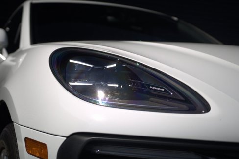 Certified 2023 Porsche Macan image 8
