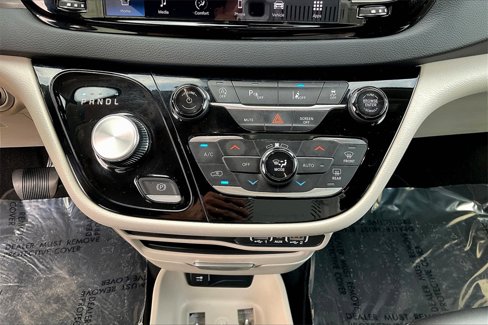 Used 2023 Chrysler Pacifica Touring-L image 14