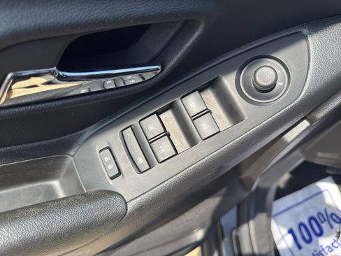 Used 2022 Chevrolet Trax LT w/ Midnight Edition image 6