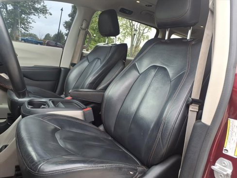 Used 2017 Chrysler Pacifica Touring-L image 11