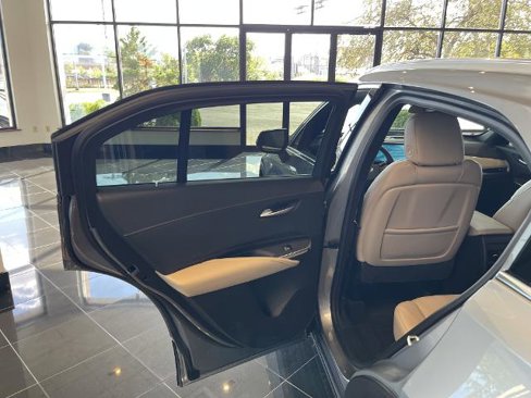 Used 2025 Cadillac XT4 Premium Luxury image 14