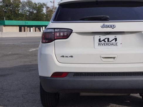 Used 2018 Jeep Compass Latitude w/ Cold Weather Group image 12