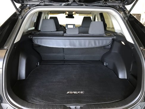 Certified 2021 Toyota RAV4 LE image 5