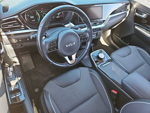 Used 2022 Kia Niro EX image 10