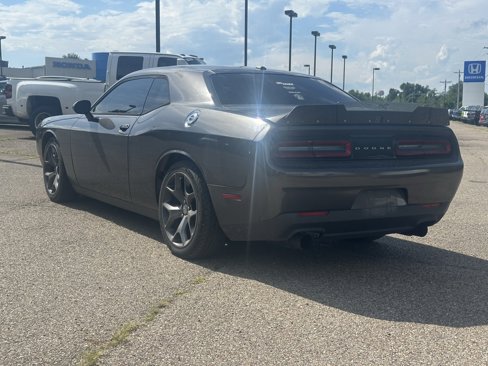 Used 2015 Dodge Challenger SXT image 6