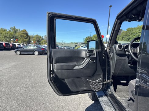 Used 2013 Jeep Wrangler Unlimited Sahara image 10