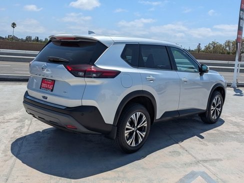 Used 2021 Nissan Rogue SV image 8
