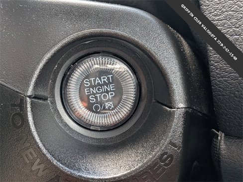 Used 2023 Jeep Renegade Latitude image 31