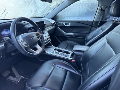 Used 2021 Ford Explorer XLT w/ Equipment Group 202A image 3