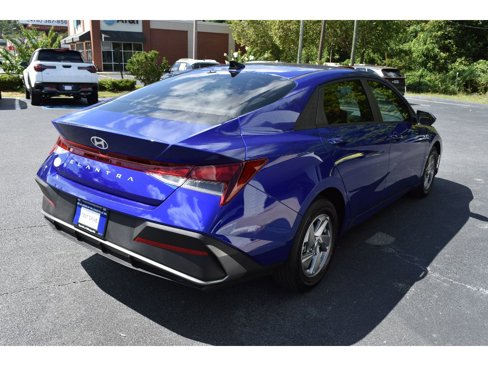 New 2025 Hyundai Elantra SE image 4