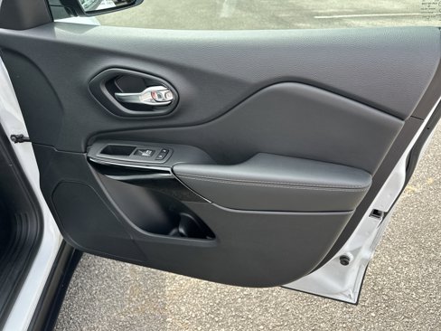 Used 2023 Jeep Cherokee Altitude Lux image 15