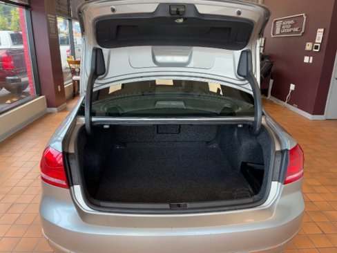Used 2014 Volkswagen Passat TDI SEL Premium image 12