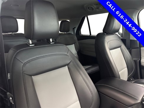 Used 2022 Ford Explorer XLT w/ Equipment Group 202A image 12
