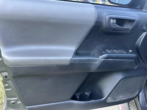 Used 2018 Toyota Tacoma SR image 9