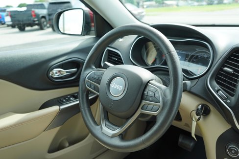 Used 2019 Jeep Cherokee Latitude w/ Popular Appearance Group image 27