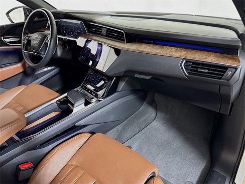 Used 2019 Audi e-tron Prestige w/ Prestige Package image 29
