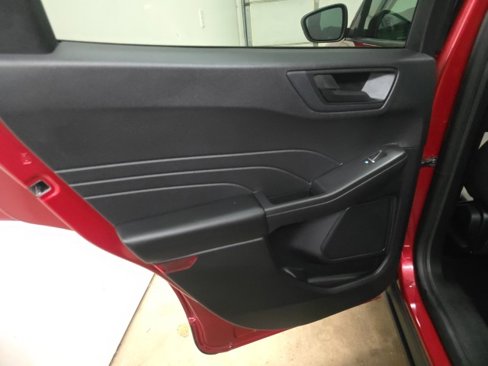 Used 2022 Ford Escape SE w/ SE Sport Appearance Package image 14