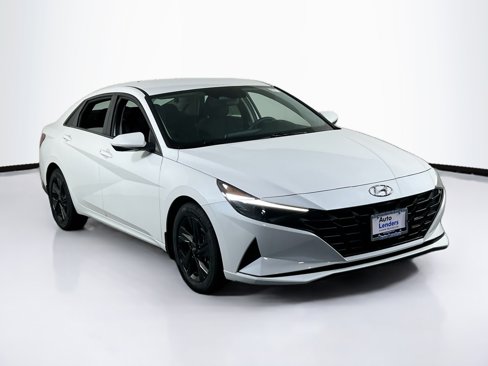 Used 2023 Hyundai Elantra SEL image 3