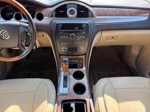 Used 2011 Buick Enclave CXL image 18
