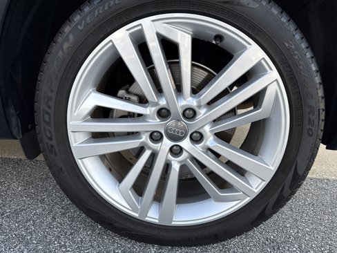 Used 2018 Audi Q5 Prestige w/ Prestige Package image 12