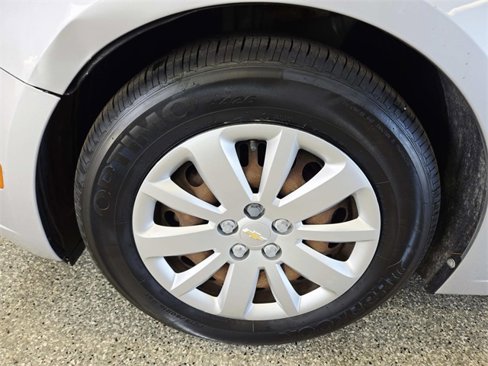 Used 2011 Chevrolet Cruze LS image 14