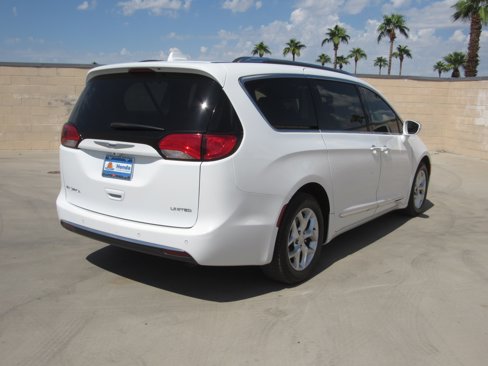 Used 2020 Chrysler Pacifica Limited image 5